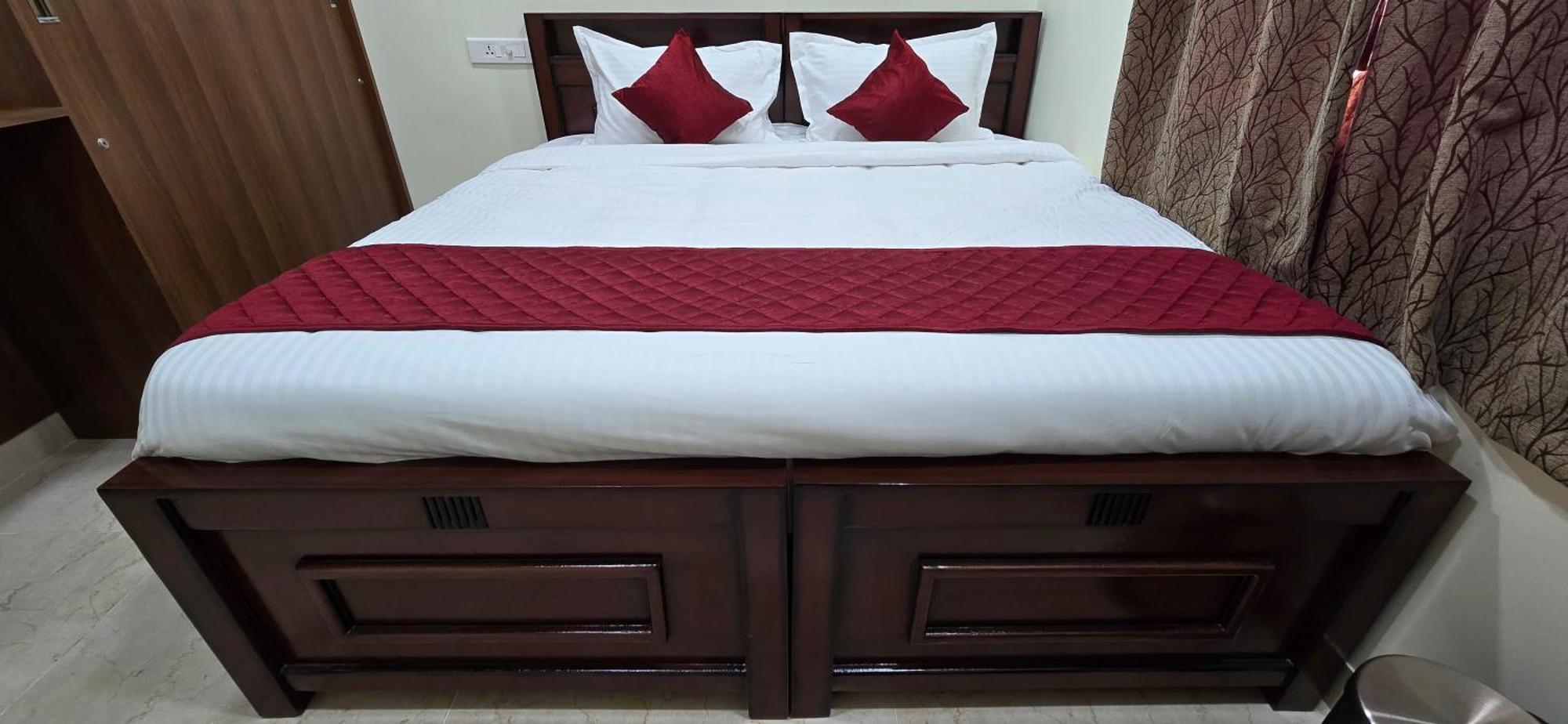 Nj Residency Near Dlf It Park, Rmz Software Park, L&t Ecc, Trade Centre & Miot Hotel *