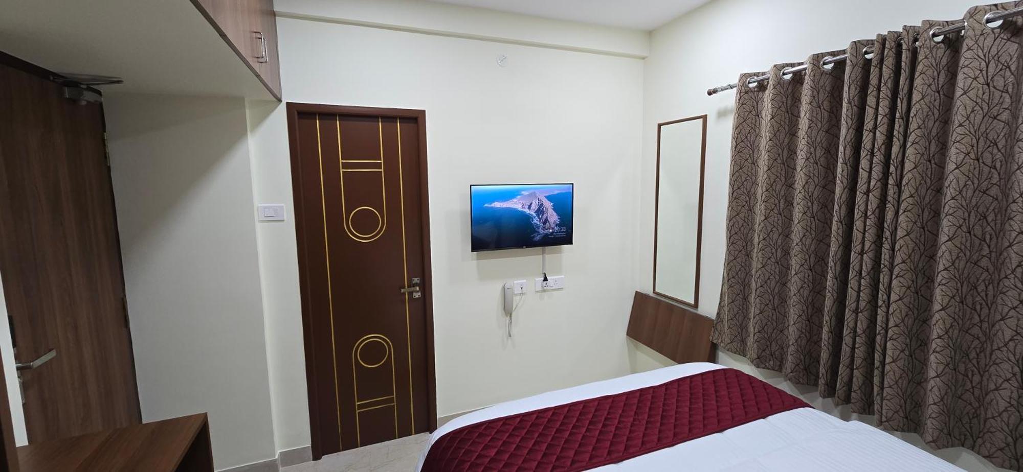 Hotel Nj Residency Near Dlf It Park, Rmz Software Park, L&t Ecc, Trade Centre & Miot *