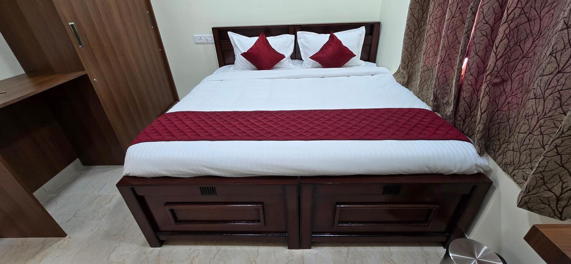 Hotel Nj Residency Near Dlf It Park, Rmz Software Park, L&t Ecc, Trade Centre & Miot