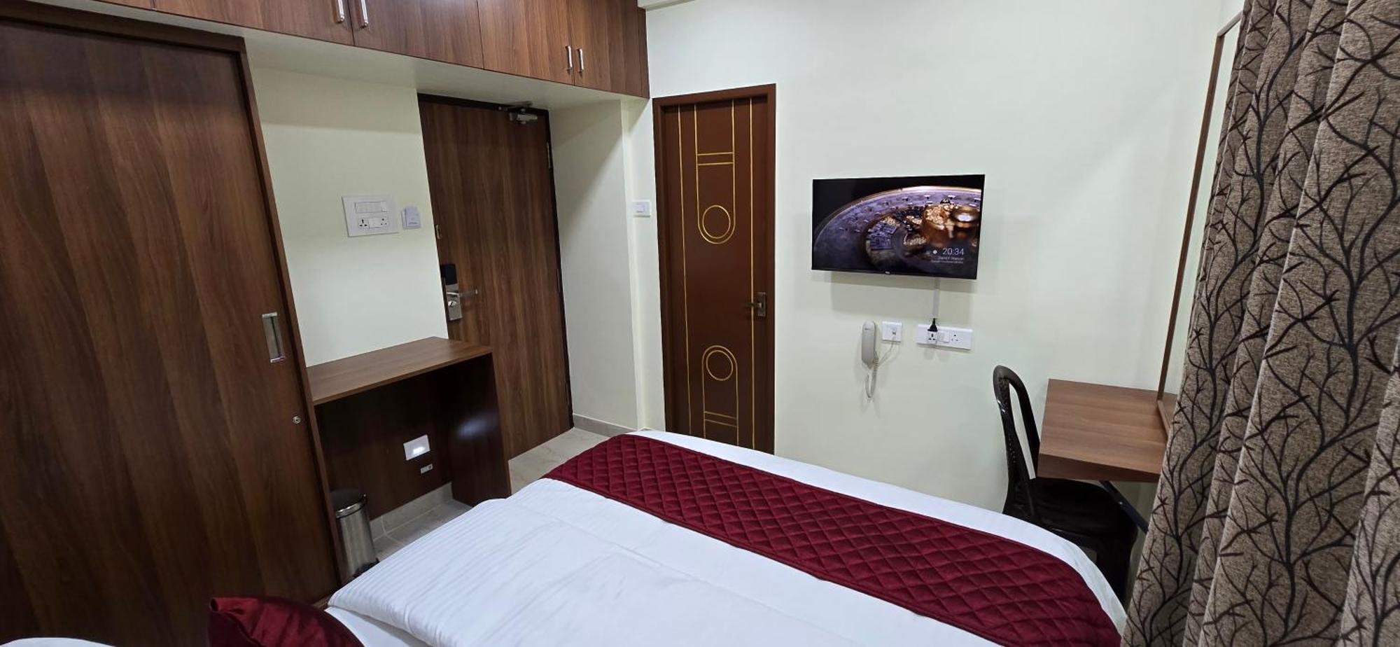 Hotel Nj Residency Near Dlf It Park, Rmz Software Park, L&t Ecc, Trade Centre & Miot Chennai